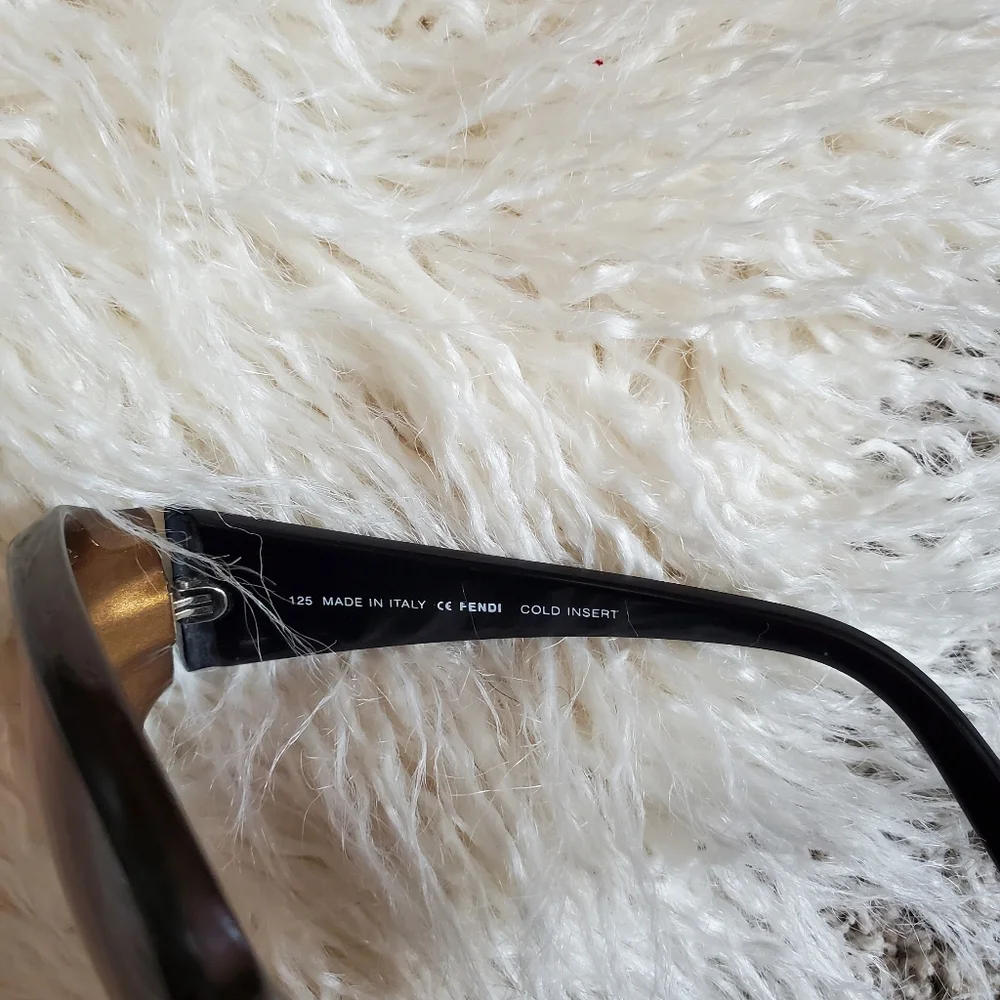 Fendi Logo Sunglasses - Picture 6 of 6